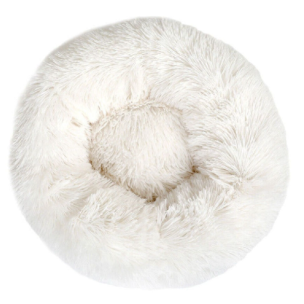 Cama blanca con pelusa